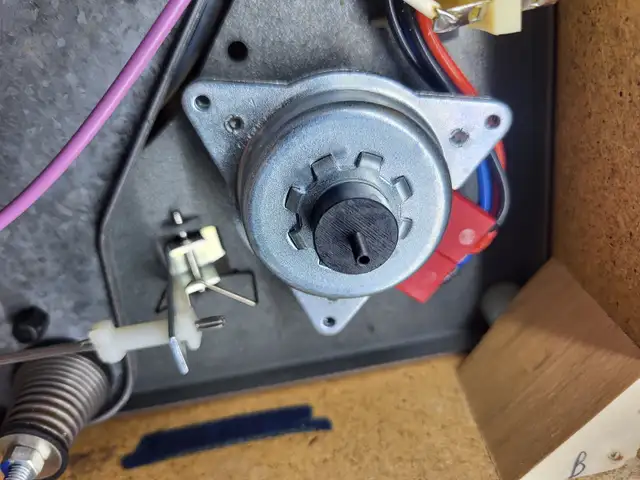 Planet Hi-Fi - Thorens anti-thump motor repair in Stereo Systems & Home Theatre in Red Deer - Image 7