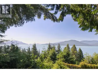 LIONS BAY OCEANVIEW HOME! Fully renovated and ready for its next loving owner, this 5-bed, 3-bath We...