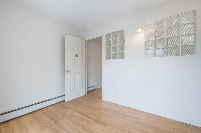 Student Rooms Available Steps From Laurier!! - Furnished Rooms!! in Room Rentals & Roommates in Kitchener / Waterloo - Image 4