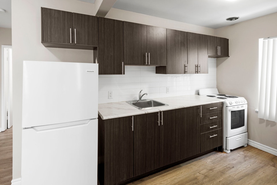 59 Ridout - Bachelor Apartment for Rent 2