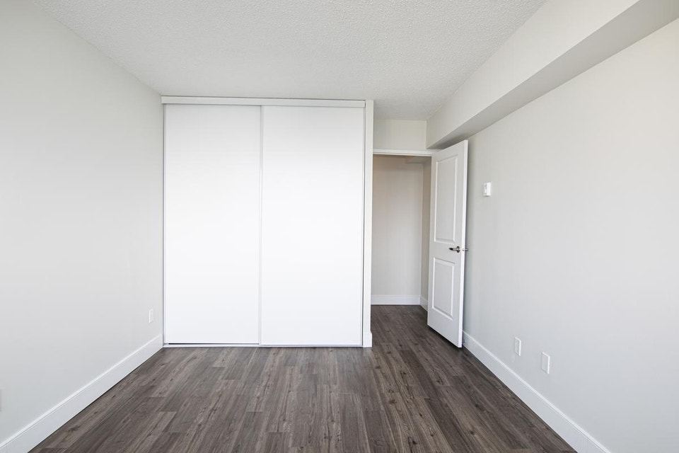 2 Bedroom Apartment for Rent - 190 Lees Ave 5