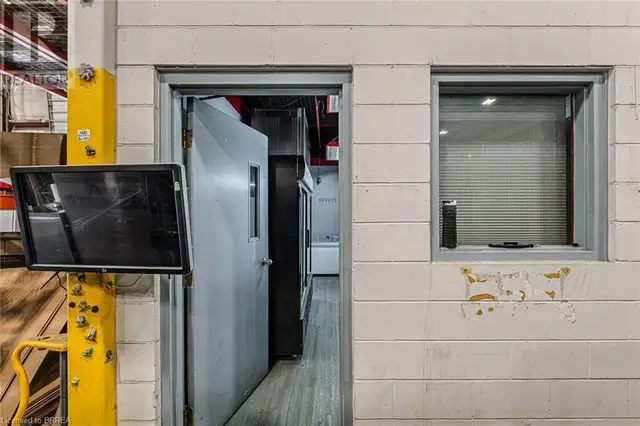 396 HENRY Street Brantford, Ontario in Commercial & Office Space for Rent in Brantford - Image 37