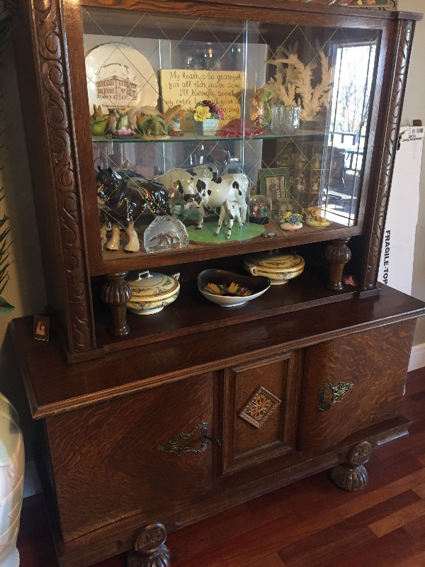 DINING TABLE, HUTCH, SIDEBOARD & Dining Tables & Sets