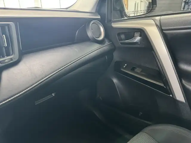 2018 Toyota RAV4 AWD XLE in Cars & Trucks in Longueuil / South Shore - Image 33