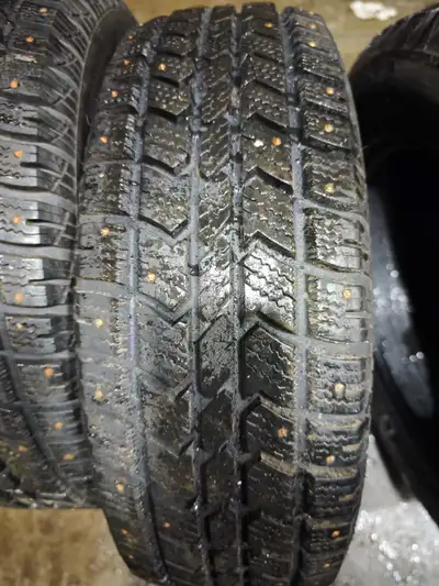 WINTER TIRE FOUR ARCTIC CLAW 95% NEW 215/70R16 WINTER XSI M S Installation and Balancing Included Lo...