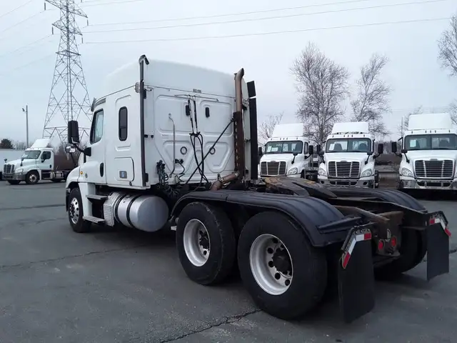 2020 Freightliner Cascadia 125 Sleeper - Selling Fast! in Heavy Trucks in Dartmouth - Image 9