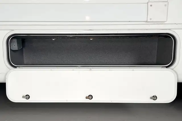 2015 Forest River Lexington 265DS – Pre-Owned Class B+ Motorhome in RVs & Motorhomes in Red Deer - Image 12