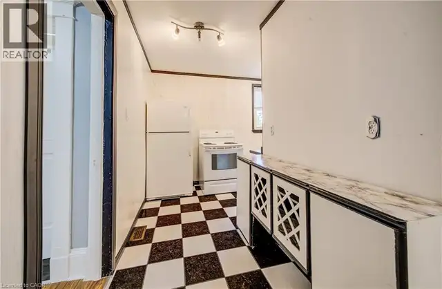 698 KING Street W Kitchener, Ontario in Houses for Sale in Kitchener / Waterloo - Image 13