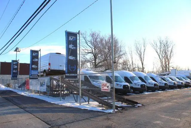 2024 Chevrolet Express 3500 CUBE 14 PIEDS + DECK 6.6 L / 39.000  in Cars & Trucks in Laval / North Shore - Image 25