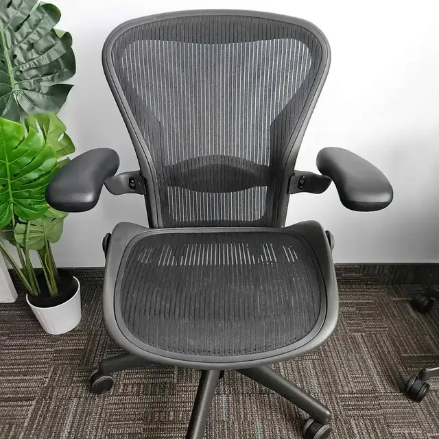 Herman Miller Aeron size b ergonomic office chair FREE DELIVERY in Chairs & Recliners in City of Toronto - Image 4