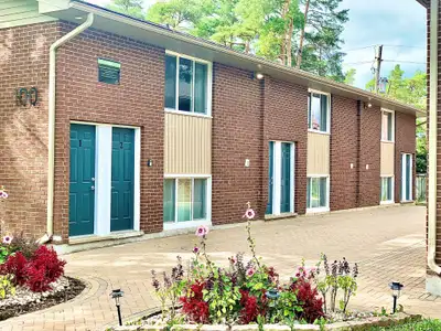 AMNA LINDSAY STUDENT RESIDENCE! Only a 4 minute walk to Frost Campus! DISCOUNTED RATES - $100 off yo...