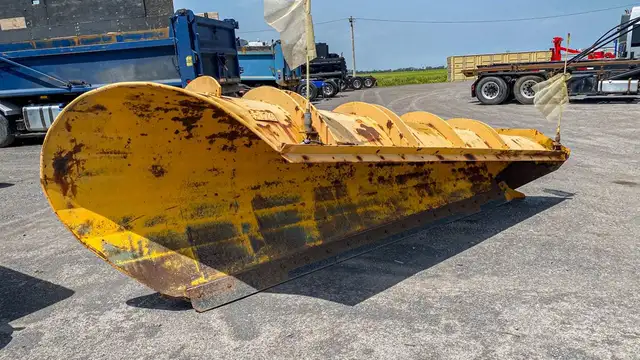 GRATTE A NEIGE CHARRUE & AILE DE COTE in Heavy Equipment in Longueuil / South Shore - Image 3