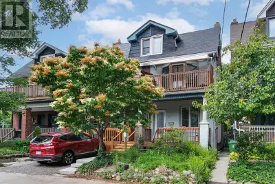 UPPER - 8 RAVINA CRESCENT Toronto (Blake-Jones), Ontario