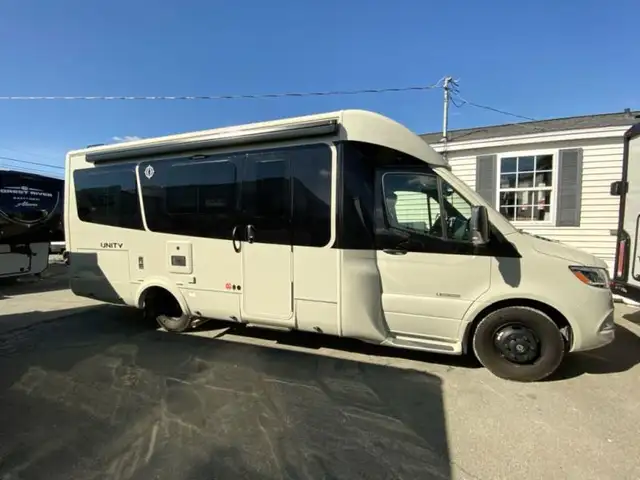 2026 Leisure Travel Unity U24CB in RVs & Motorhomes in Bedford - Image 11