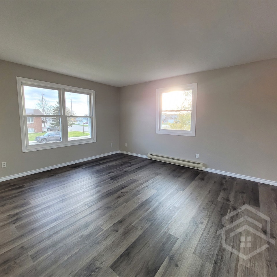 2 Bedroom Apartment with Shed!! 5