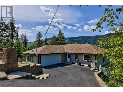 INCREDIBLE PANORAMIC VIEWS of Little Shuswap Lake from the large 11'x20' balconies of the main and l...