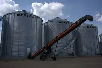 Batco UCX4 1549 FMD Diesel The UCX4 is designed for efficient grain handling with minimal fuel use a...