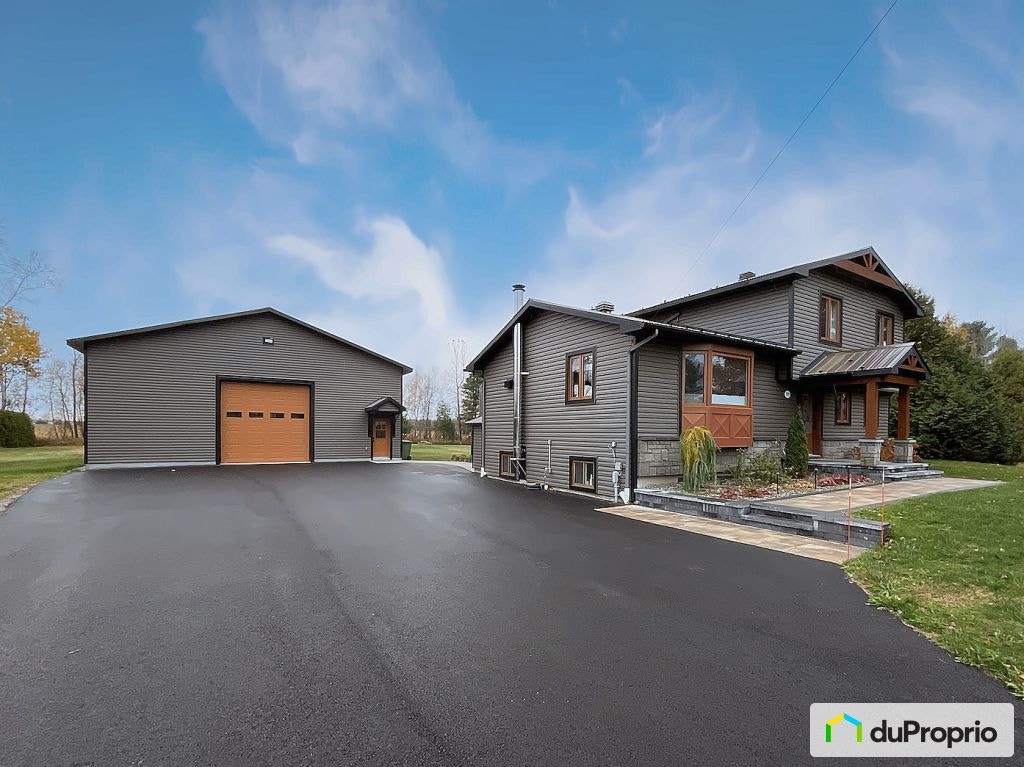 $949,928 - Split Level for sale in St-Hugues — photo 1