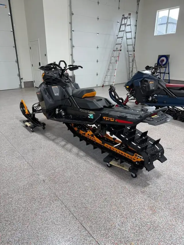 2021 SKI-DOO SUMMIT SP 850 E-TEC 850CC-BLACK! in Snowmobiles in Edmonton - Image 3