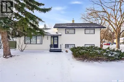 Welcome to 96 Bobolink Bay, a beautifully renovated family home tucked away on a quiet bay in desira...