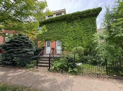 NEWLY RENOVATED 1 Bedroom Upper Unit in Downtown St. Catharines!