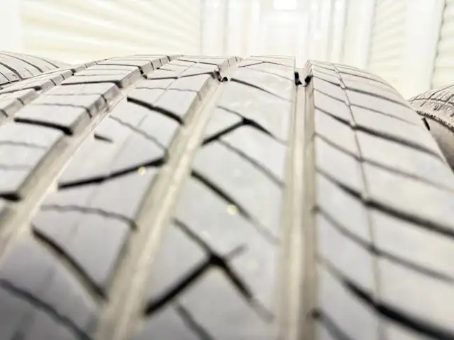 Low price. 195/55 R15 All-season Tires Motomaster SE3 in Motorcycle Parts & Accessories in Mississauga / Peel Region - Image 3
