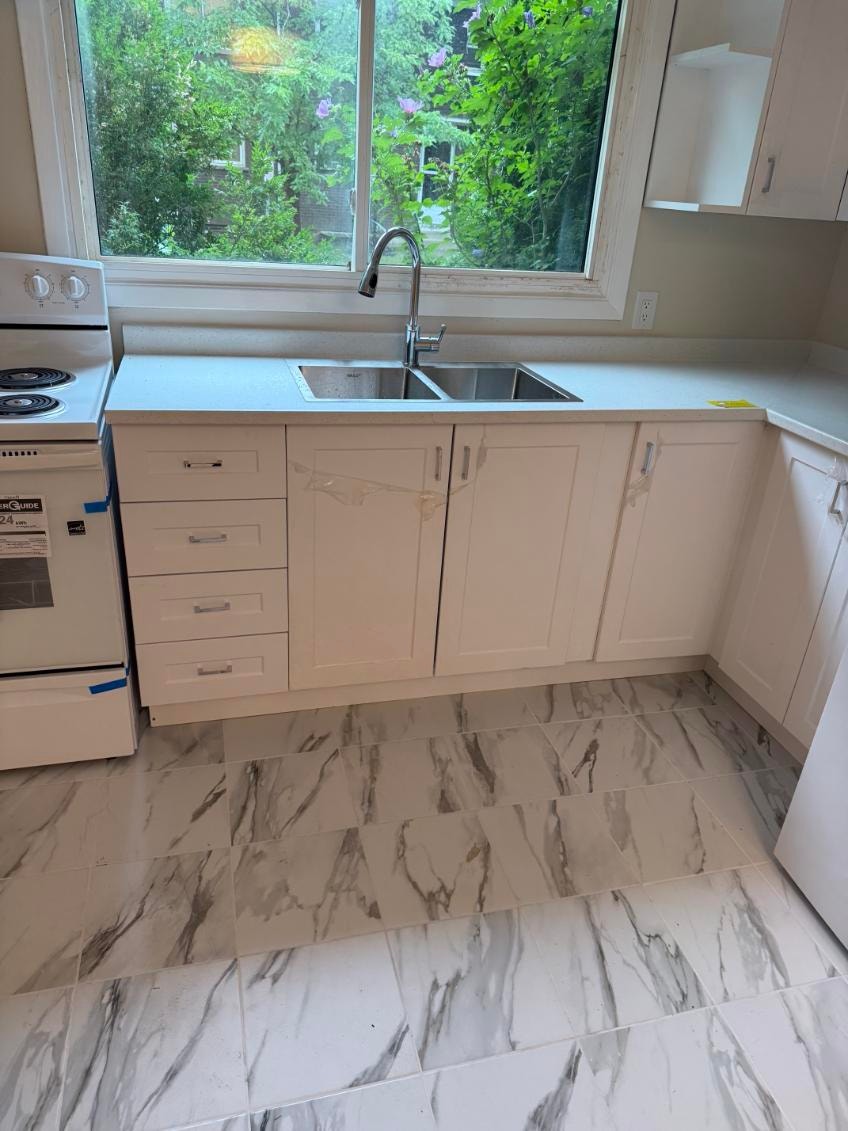 3 bedroom townhouse in Burlington $2,850.00 + utilities 4