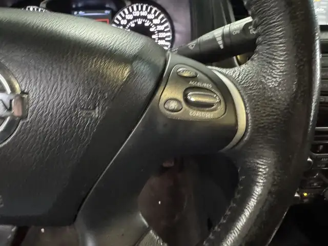 2014 Nissan Pathfinder 2WD 4dr SL in Cars & Trucks in Longueuil / South Shore - Image 21