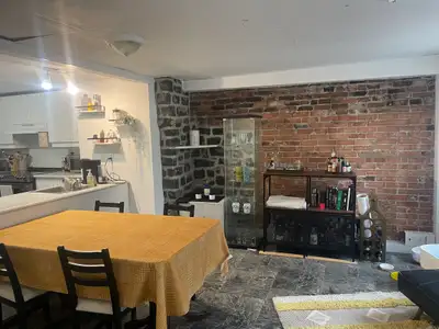 418-655-8281 À voir au 2 Christie appartement #3 superbe 4 1/2 dans un bel immeuble du Vieux-Québec....