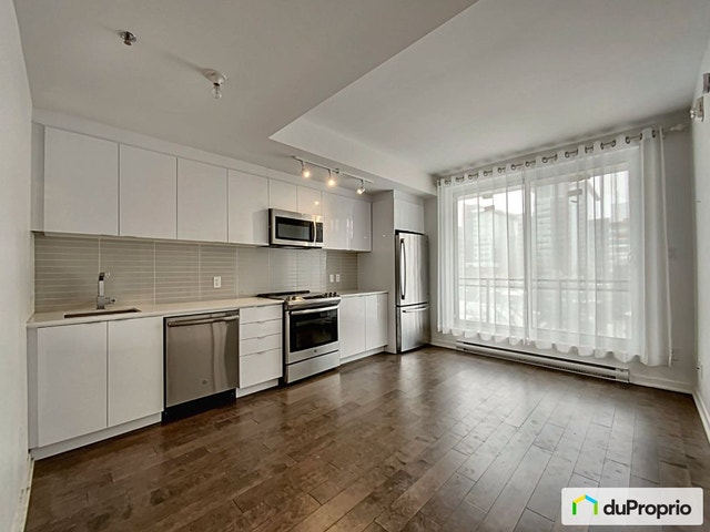 $486,000 - Condominium in Ville-Marie (downtown, old Mtl) — photo 1