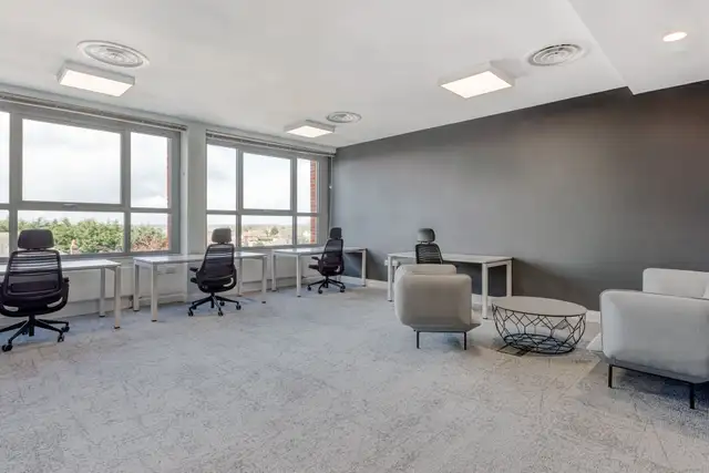 Office space for rent for 4 persons in Laval Quebec in Commercial & Office Space for Rent in Laval / North Shore - Image 9