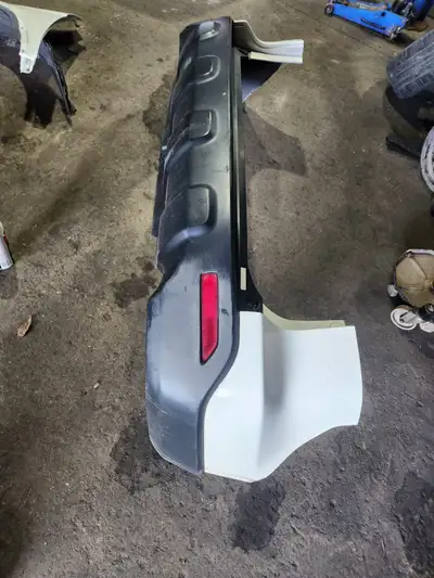 PARTS ARE OFF OF A 2008 HONDA CRV - WHITE MUFFLER $60 LEFT REAR DOOR COMPLETE $250 LEFT FRONT DOOR C...