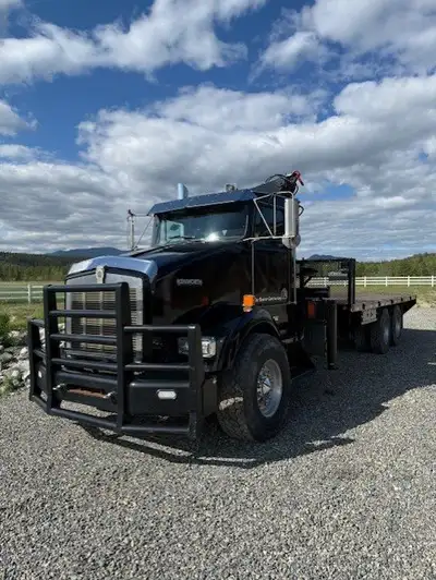 2003 Kenworth T800B Picker Truck. 4 Ton Picker. 35Ft Hydraulic Jib Plus 22 Ft Manual Extension. Has...