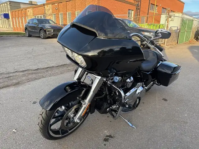 2022 Harley-Davidson Road Glide ~ ROAD GLIDE ~ 107CI ~ 2 INTO 1  in Sport Touring in City of Toronto - Image 4
