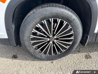 *Tiguan Comfortline 4 Motion* *Performance:* • 4- cylinder, 2.0 TSI , 201 HP & 221 lb-ft engine • 8-... (image 8)