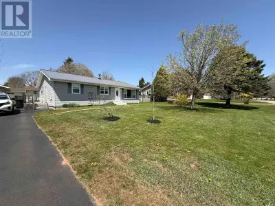 Charming home in prime location! Just a 2-minute walk to the HST Center and conveniently close to a...