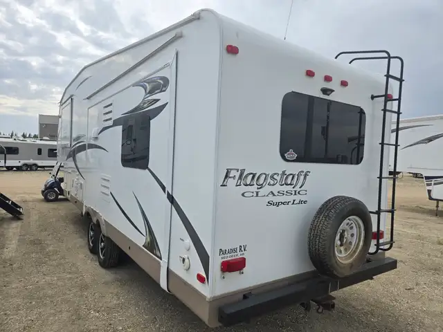 2016 Forest River FLAGSTAFF 8528 REWS in Travel Trailers & Campers in St. Albert - Image 5