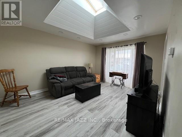 60 BROOKSBANK CRES Ajax, Ontario in Houses for Sale in Oshawa / Durham Region - Image 2