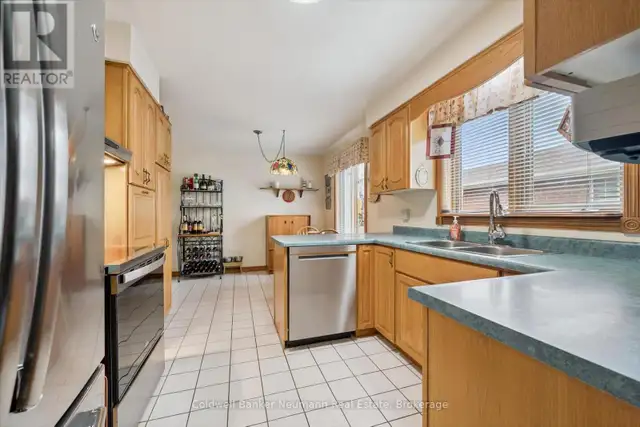 11 KEATING DRIVE Centre Wellington (Elora/Salem), Ontario in Houses for Sale in Kitchener / Waterloo - Image 12