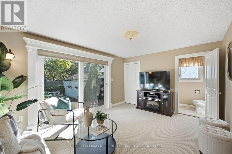 569 Masson Street Oshawa (O'Neill), Ontario, photo 12 of 40