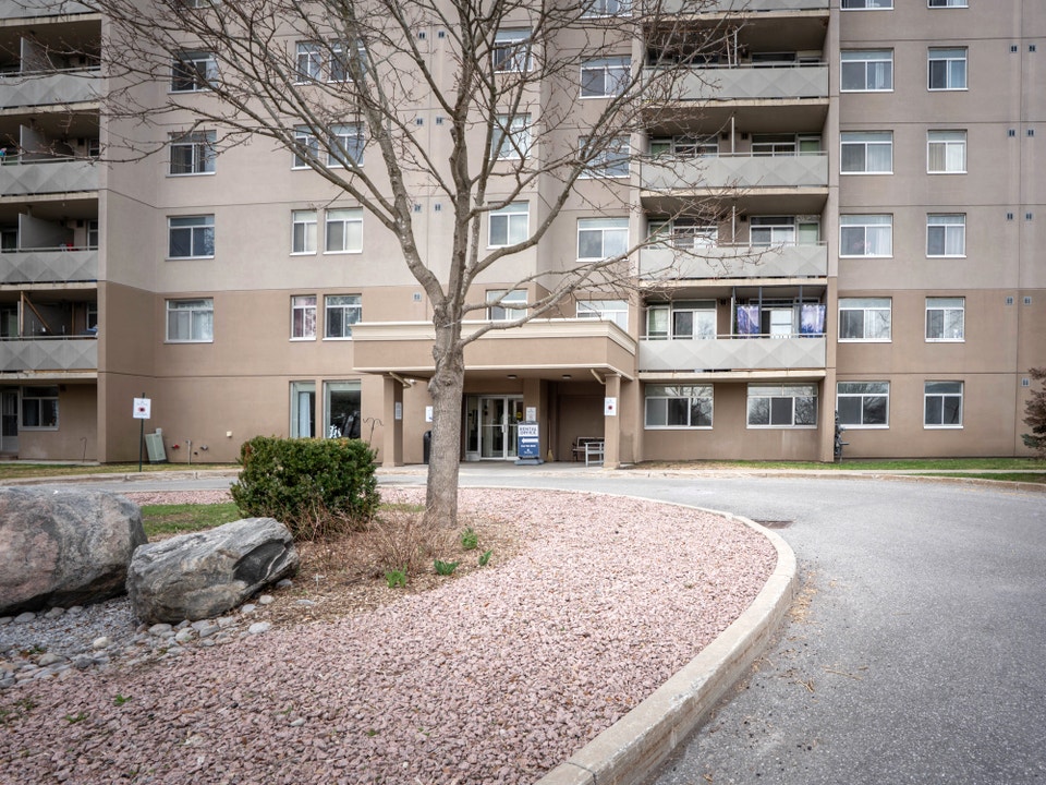 Broadway Apartments - 2 Bedroom, 1 Bath Apartment for Rent - Lin 2