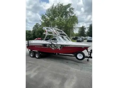 Mirabel Granby Longeur / Length : 22' Largeur / Beam : 96'' Moteur / Engine : PCM ZR6, 6L, 375hp Heu...