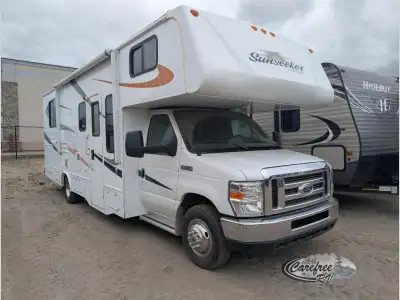 Single Slide Sunseeker Motor Home, Rear Queen Bed w/Double Ward., Overhead Cab., Refrig., 3 Burner R...