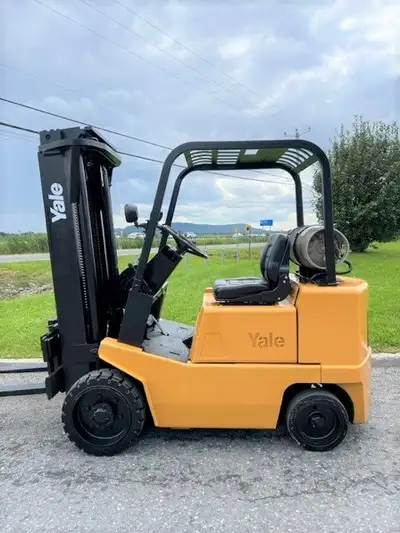 Forklifts à vendre - je peux aussi financer. En excellent état avec les certifications. Je peux loue...