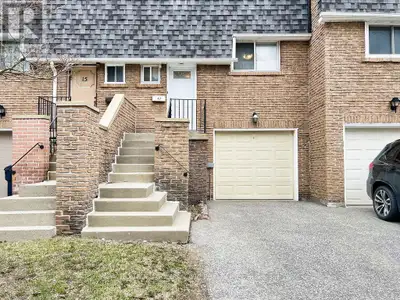 Absolute Perfection! This Beautiful Townhouse is Located At The Highly Demanded Stonehill Court; Eas...