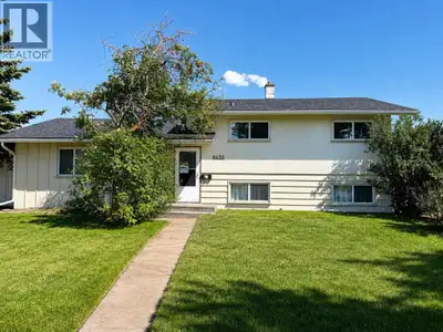 Set on an impressive 60x 120 lot at the northern edge of Haysboro, this move in ready 3-bedroom, 2-b...