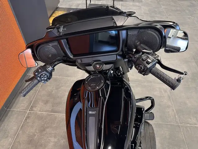 2025 Harley-Davidson Street Glide in Street, Cruisers & Choppers in Grande Prairie - Image 10