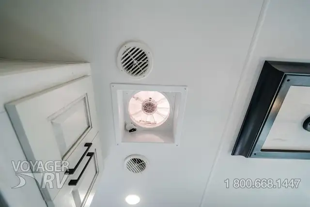 2023 Heartland Bighorn 3215RL in Travel Trailers & Campers in Kelowna - Image 49
