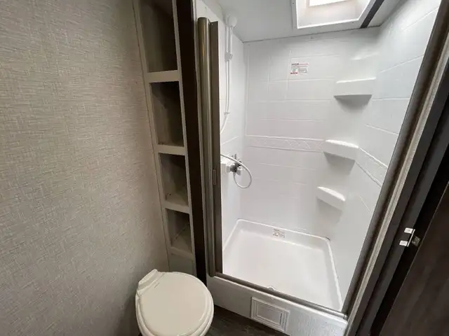 2021 KEYSTONE RV BULLET 261RBS (FINANCING AVAILABLE) in Travel Trailers & Campers in Kelowna - Image 17