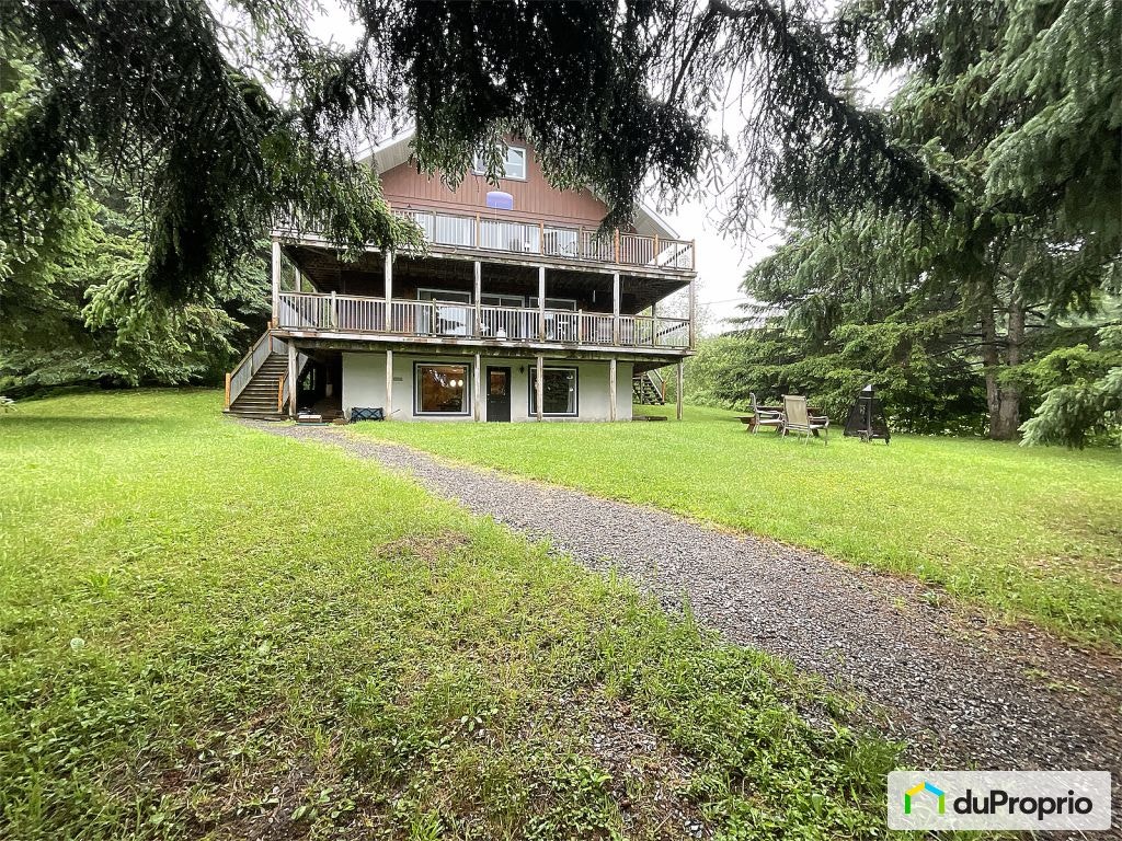 $895,000 - Triplex for sale in Sutton — photo 1